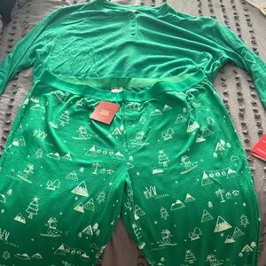 Wondershop Green Pajama Set